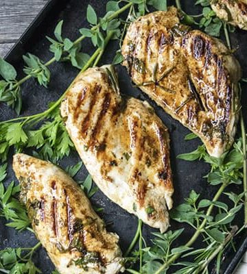 This Easy Greek Chicken recipe is packed with flavor, but only takes 30 minutes to make. It is perfect for a fast quick weekday dinner.